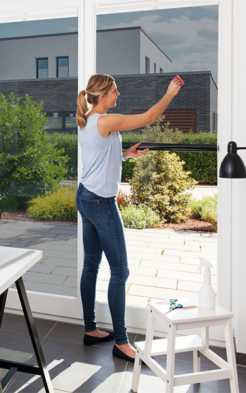 Protejați-vă casa de căldură cu folie reflexivă pentru geam: alternativa modernă la folia de aluminiu