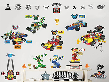 Set Stickere Mickey şi piloţii de curse, Walltastic, decorațiune multicoloră, stickere autoadezive